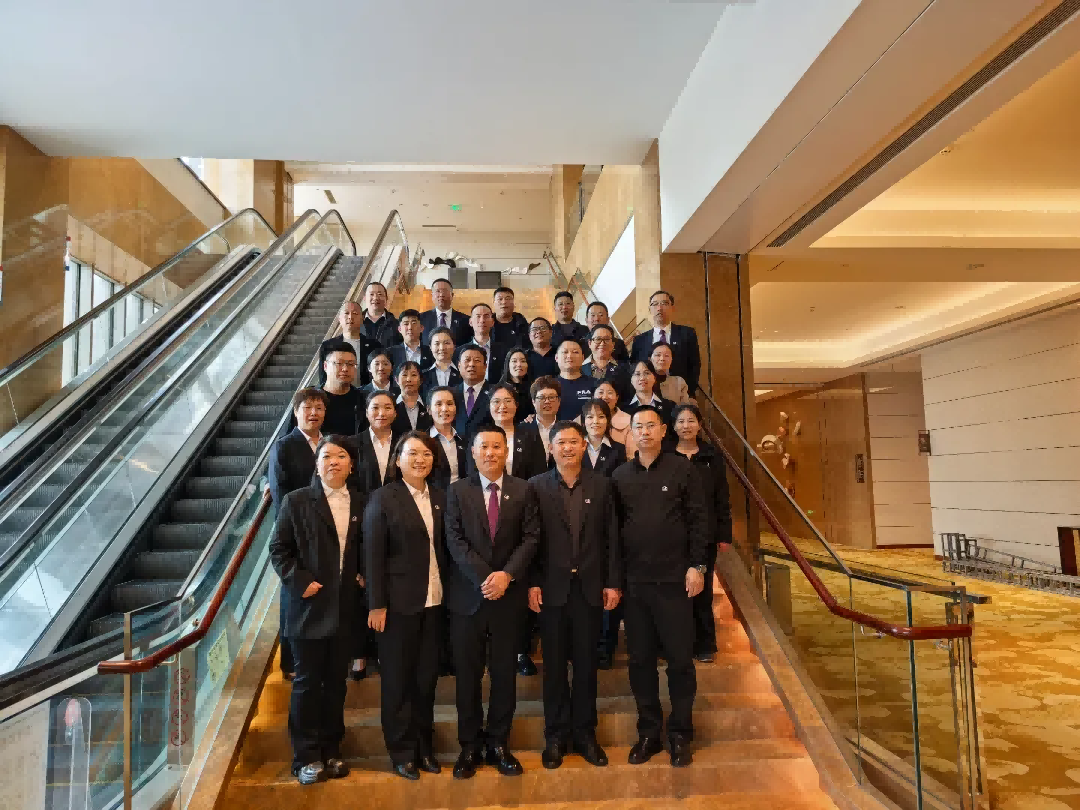 【会议】历尽荆棘砥砺前行  破茧成蝶共赴将来--记ks凯时官网股份2025年度肉鸡专销商总结赞美及2026年度肉鸡合同签定大会